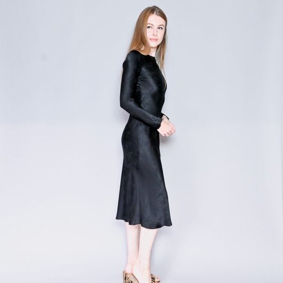 REALISATION Par The Owens Midi Dress in Voodoo Black Silk - Picture 3 of 7